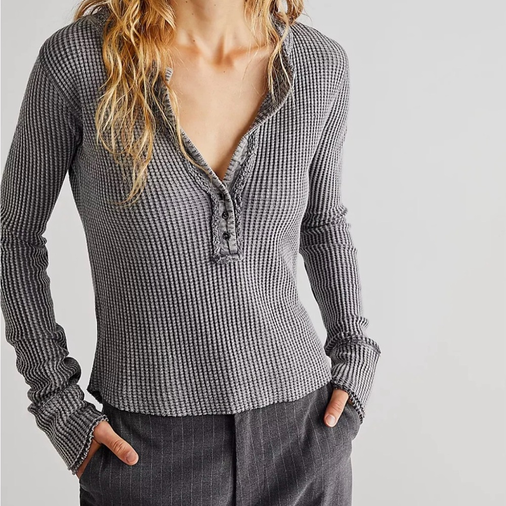Women's Gray Ribbed Top - Picture 3 of 6